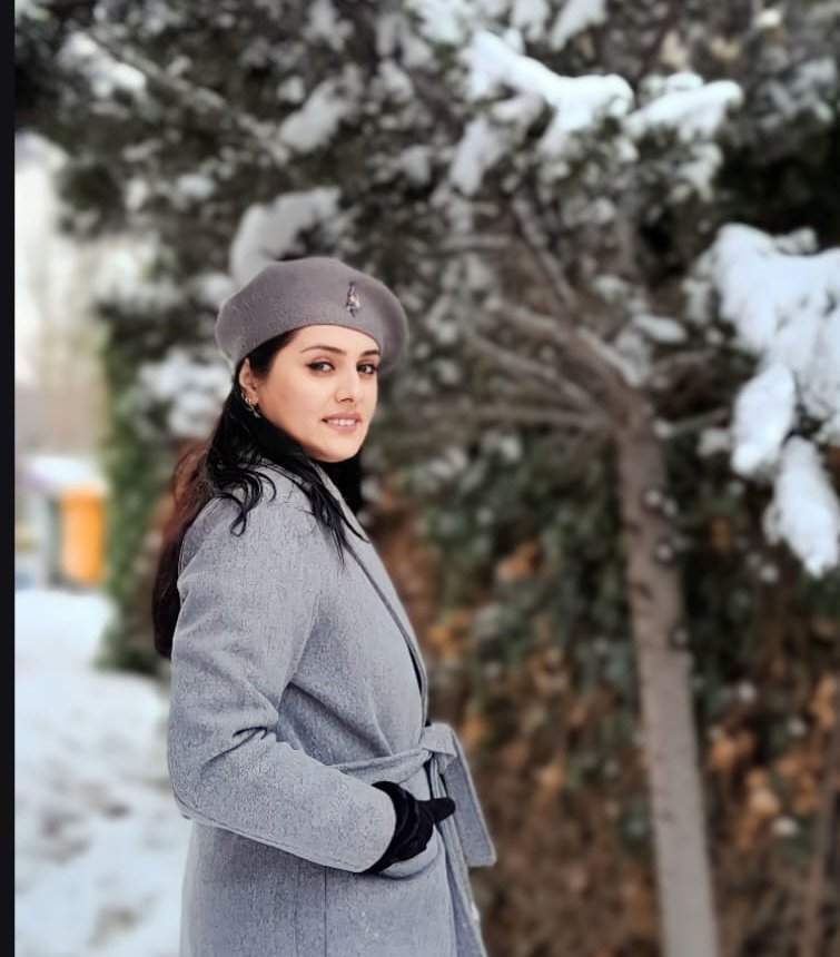 Pedaqoq Elnarə Hüseynova: "Hər bir şagirdə dost kimi yanaşa bilirəm"