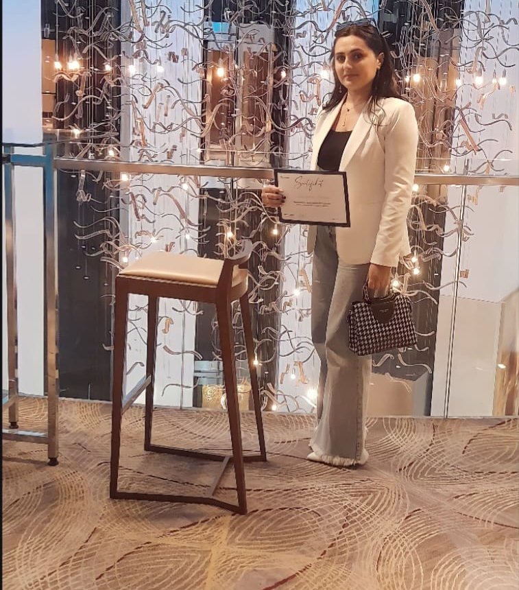 Pedaqoq Elnarə Hüseynova: "Hər bir şagirdə dost kimi yanaşa bilirəm"