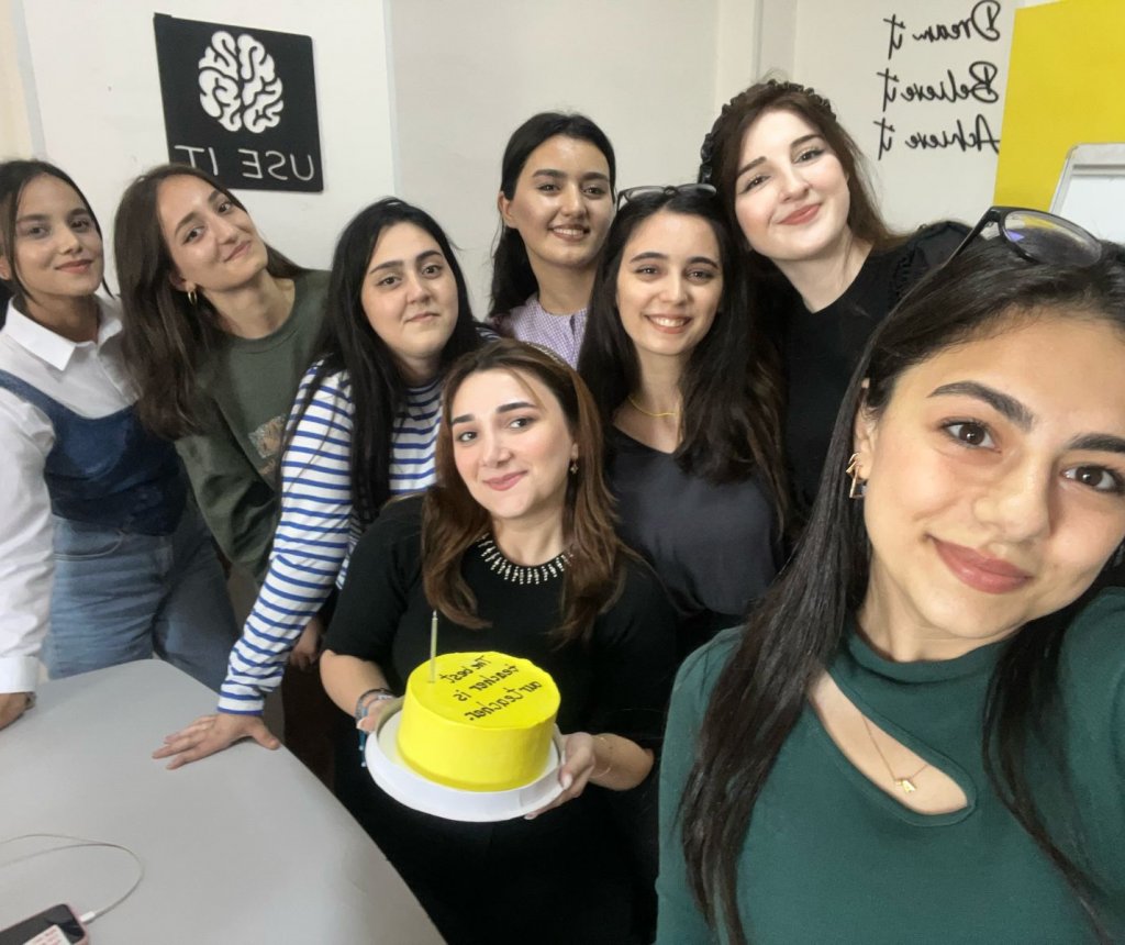 Tiçır Zəhra Mikayılova:" Tələbələrimə dost kimi yanaşıram"