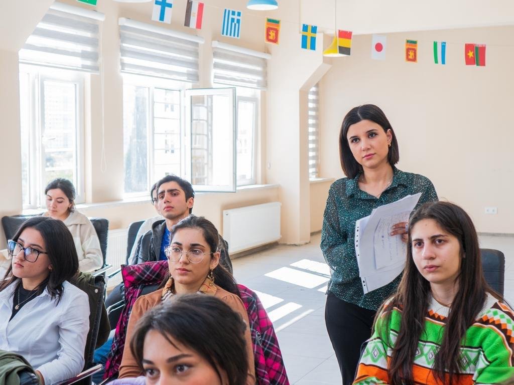 Bakı İstanbul Liseyinin tədris müdiri Aytac Şəfiyeva: "Bu peşənin həyatımın bir parçasına çevriləcəyi ağlıma gəlməzdi"