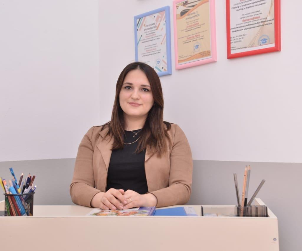 Pedaqoq-təlimçi Rabina Fərmanova: 