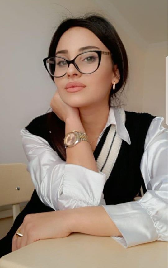 İbtidai sinif müəllimi Fətullayeva Xeyransa: "Əsas iş prinsipim şagirdlərin sinifdə mütaliə etmək bacarığını formalaşdırmaqdır"