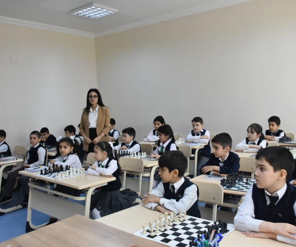 İbtidai sinif müəllimi Fətullayeva Xeyransa: "Əsas iş prinsipim şagirdlərin sinifdə mütaliə etmək bacarığını formalaşdırmaqdır"