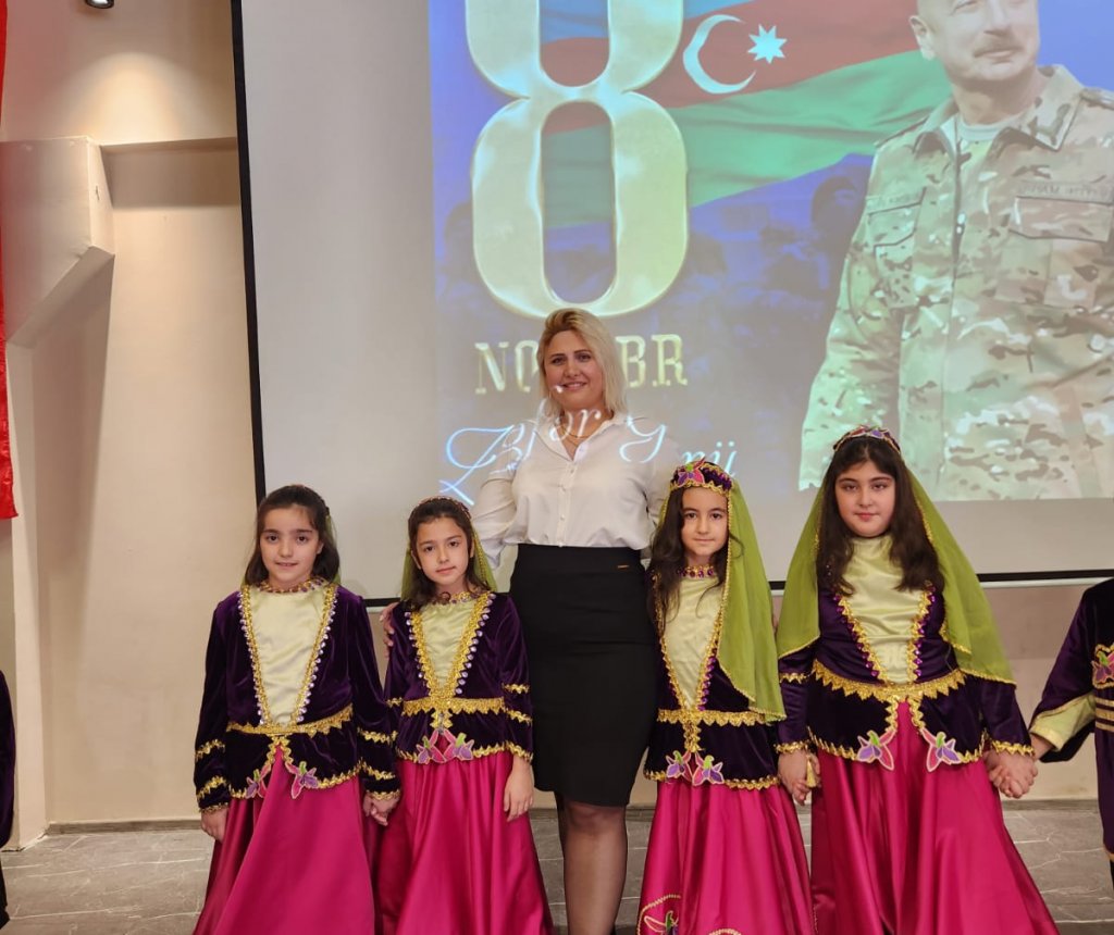 Baki İstanbul Liseyinin ingilis-dili bölməsi, ibtidai siniflər üzrə direktor müavini Səmayə Turabxanlı: 
