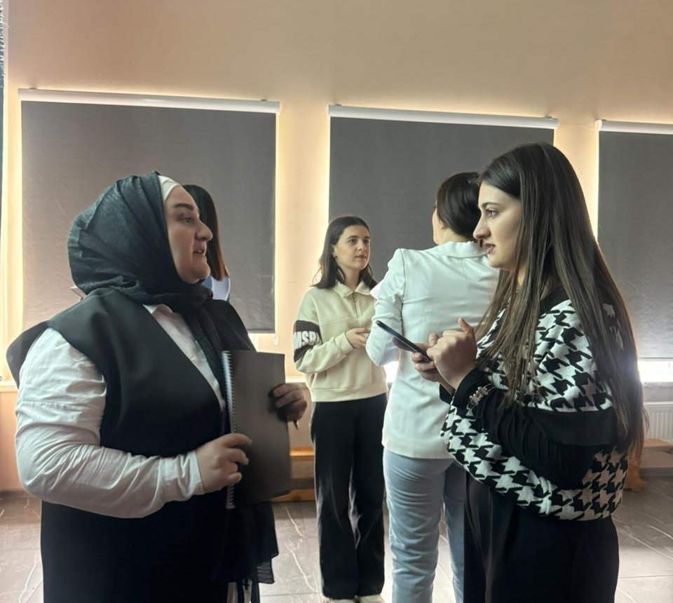 Bakı İstanbul Liseyinin tədris müdiri Aytac Şəfiyeva: "Bu peşənin həyatımın bir parçasına çevriləcəyi ağlıma gəlməzdi"