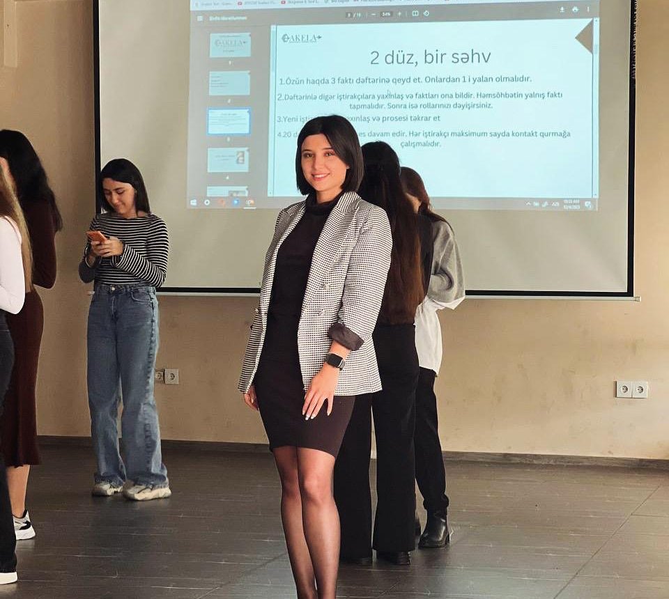 Bakı İstanbul Liseyinin tədris müdiri Aytac Şəfiyeva: "Bu peşənin həyatımın bir parçasına çevriləcəyi ağlıma gəlməzdi"
