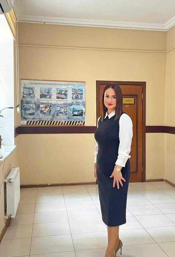Tanınan və sevilən ingilis dili müəllimi Hilalə Cumayeva: "Öz sferamda bu qədər seviləcəyim ağlıma gəlməzdi"