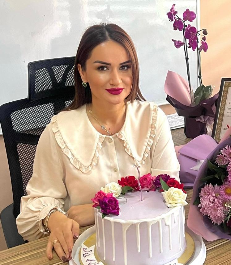 Tanınan və sevilən ingilis dili müəllimi Hilalə Cumayeva: "Öz sferamda bu qədər seviləcəyim ağlıma gəlməzdi"
