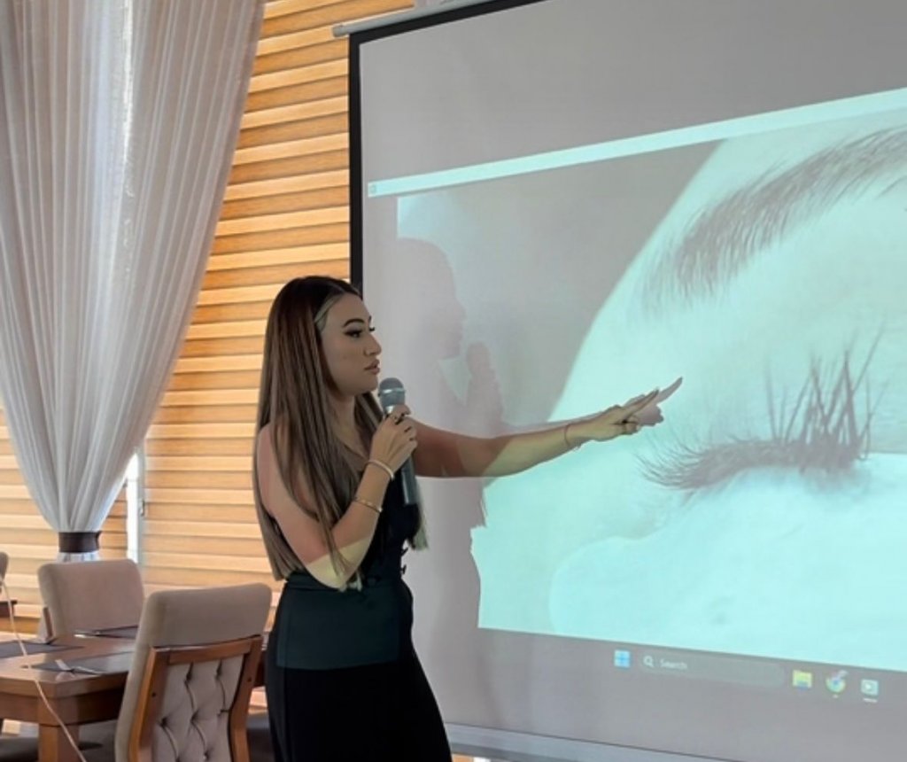Kiprik ustası Esmira Heybətova: "Xanımların gözəlliklərinə gözəllik qatmaq əsas iş prinsipimdir"