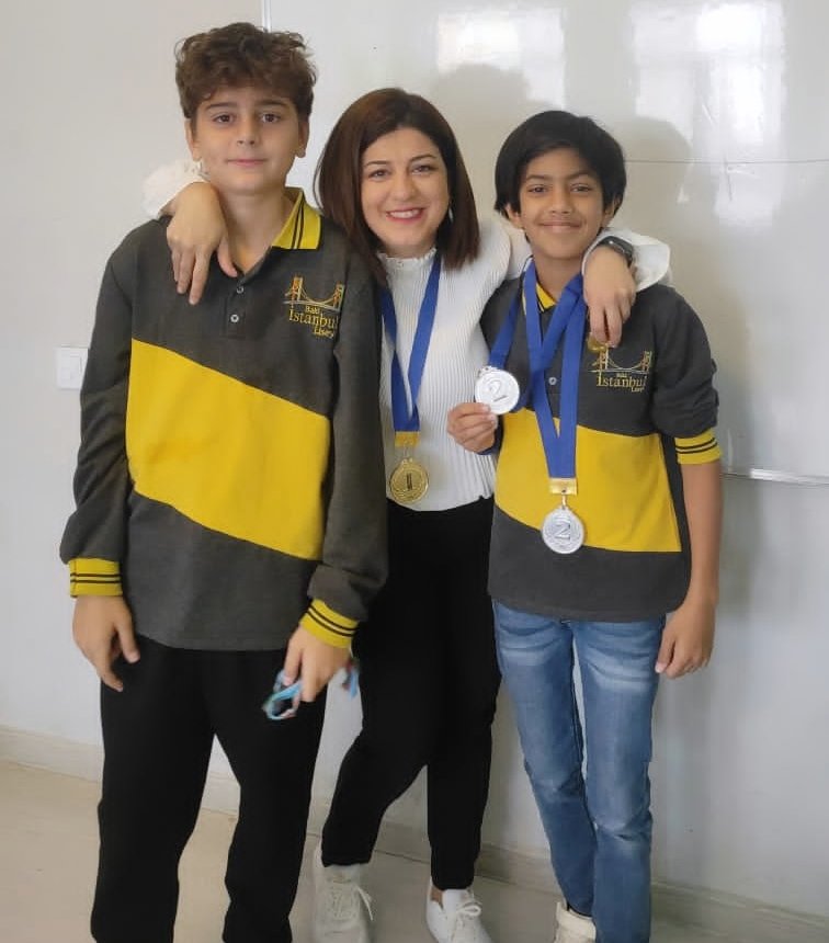 Pedaqoq, IGCSE fizika və riyaziyyat müellimi Yeganə Bəkirova: " Mənim üçün vacib olan şagirdlərimin uğurlarıdır"