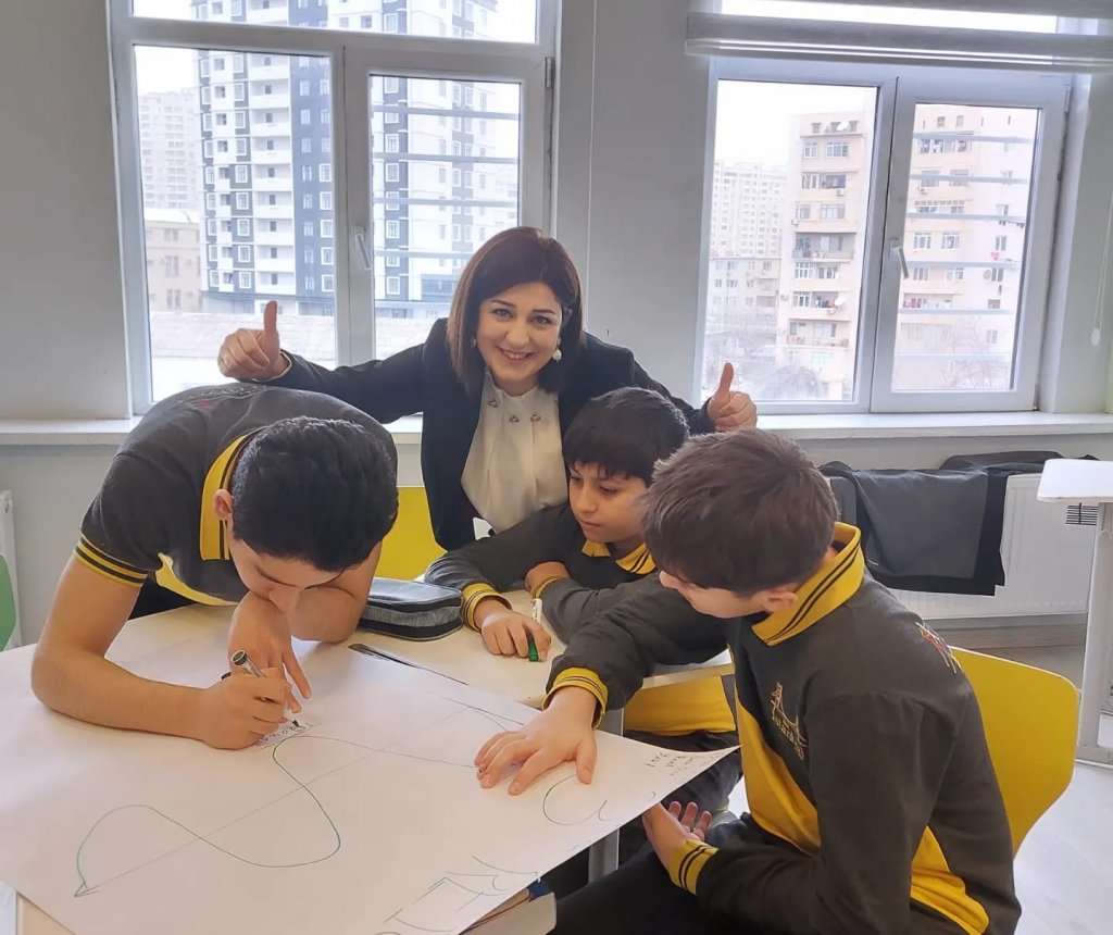 Pedaqoq, IGCSE fizika və riyaziyyat müellimi Yeganə Bəkirova: " Mənim üçün vacib olan şagirdlərimin uğurlarıdır"