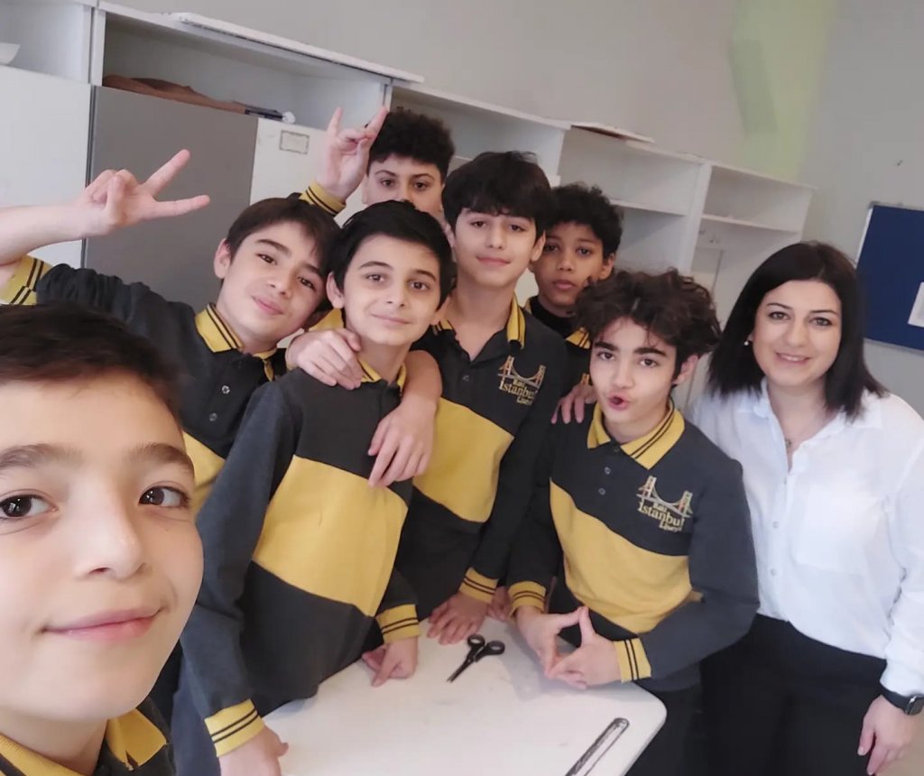 Pedaqoq, IGCSE fizika və riyaziyyat müellimi Yeganə Bəkirova: " Mənim üçün vacib olan şagirdlərimin uğurlarıdır"