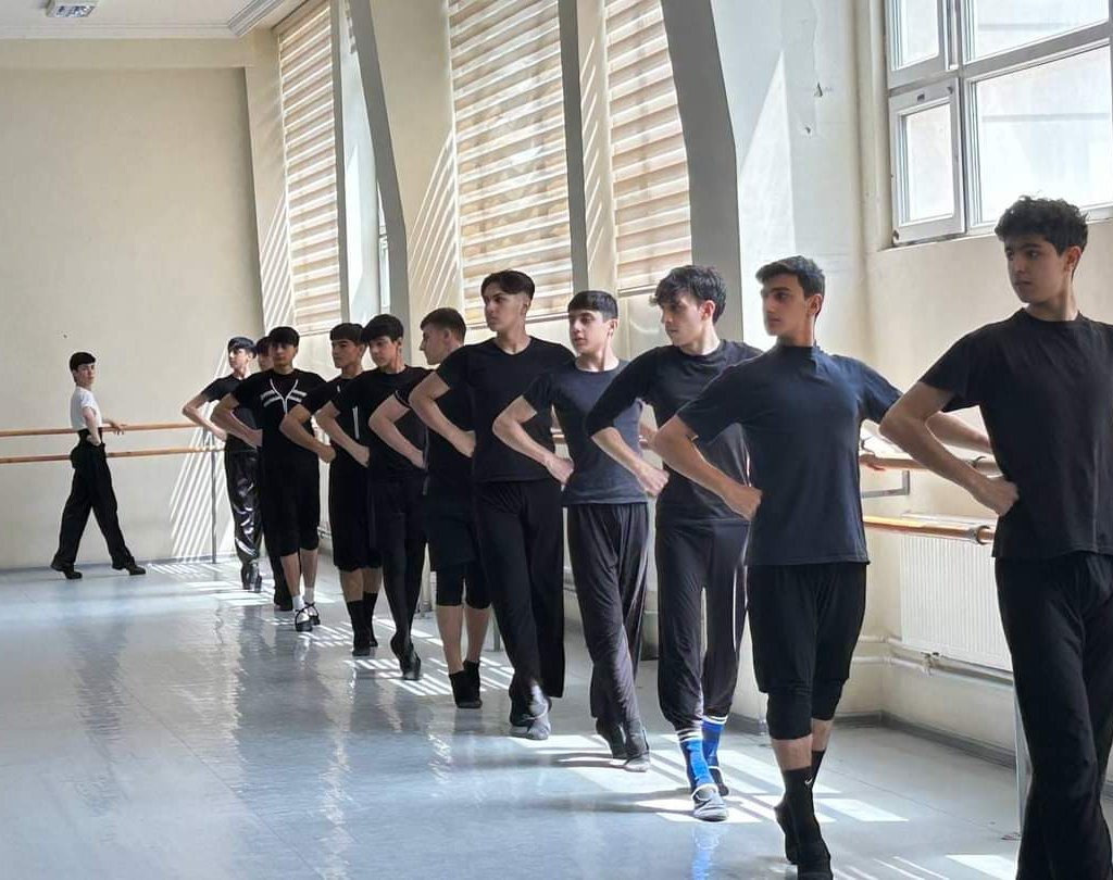 Rusiyanın Əməkdar artisti Bakı Xoreoqrafiya Akademiyasında ustad dərsləri keçirdi