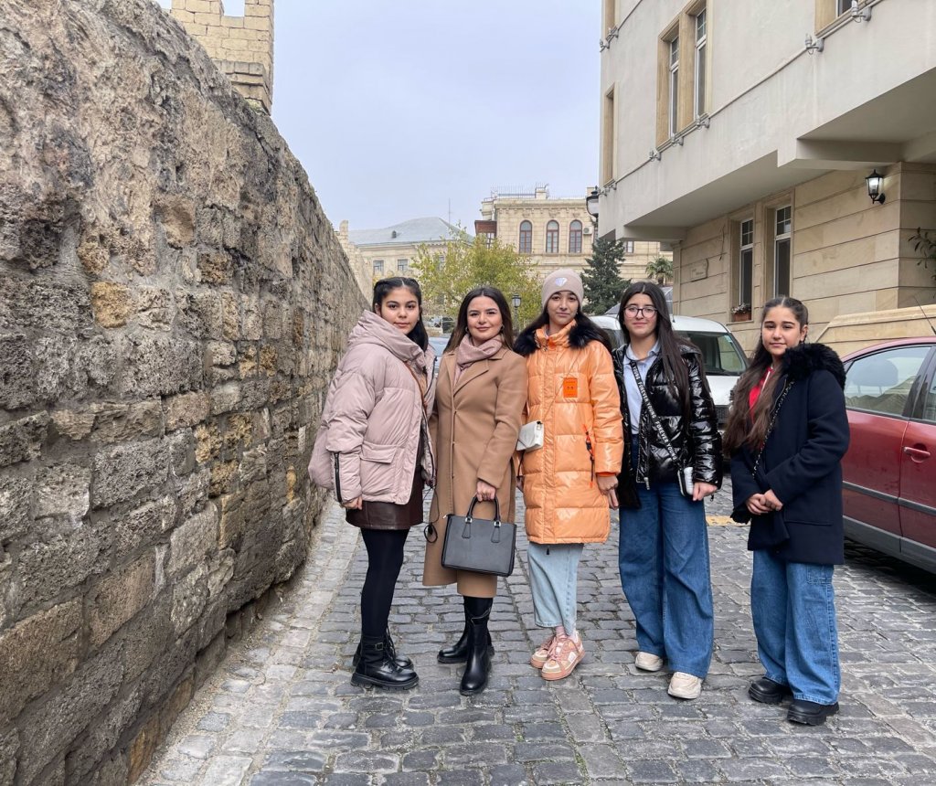 Pedaqoq Aynurə Əhmədova: "Dili gözlərinlə deyil, qulaqlarınla öyrən!"