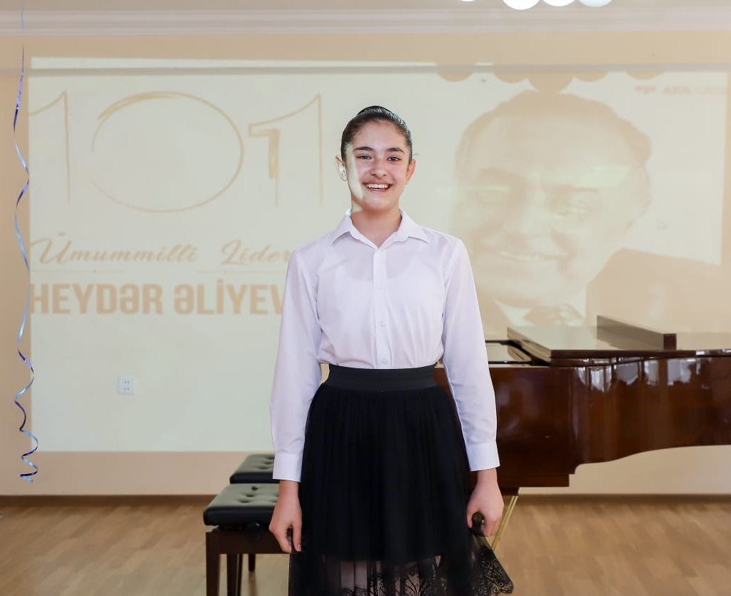 Bakı Xoreoqrafiya Akademiyasında Ümummilli lider Heydər Əliyevin ildönümünə həsr olunmuş konsert proqramı keçirilib Bakı Xoreoqrafiya Akademiyasında Ümummilli lider Heydər Əliyevin ildönümünə həsr olunmuş konsert proqramı keçirilib
