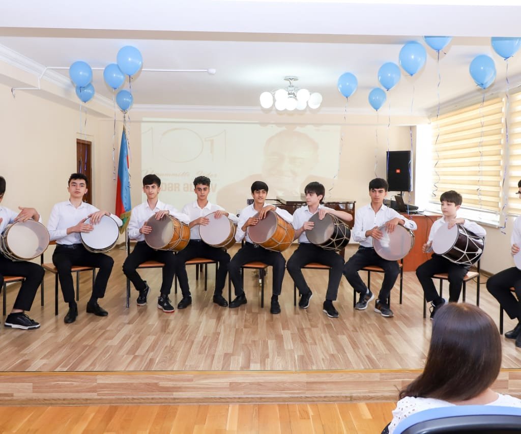 Bakı Xoreoqrafiya Akademiyasında Ümummilli lider Heydər Əliyevin ildönümünə həsr olunmuş konsert proqramı keçirilib Bakı Xoreoqrafiya Akademiyasında Ümummilli lider Heydər Əliyevin ildönümünə həsr olunmuş konsert proqramı keçirilib