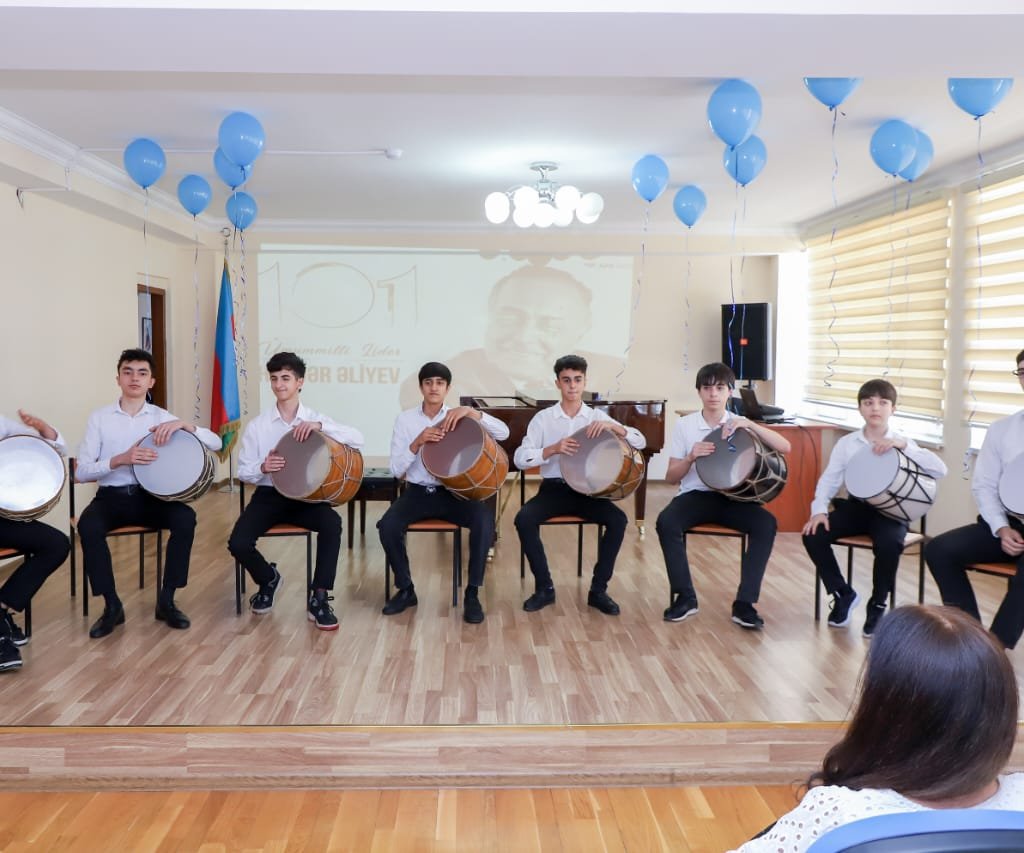 Bakı Xoreoqrafiya Akademiyasında Ümummilli lider Heydər Əliyevin ildönümünə həsr olunmuş konsert proqramı keçirilib Bakı Xoreoqrafiya Akademiyasında Ümummilli lider Heydər Əliyevin ildönümünə həsr olunmuş konsert proqramı keçirilib
