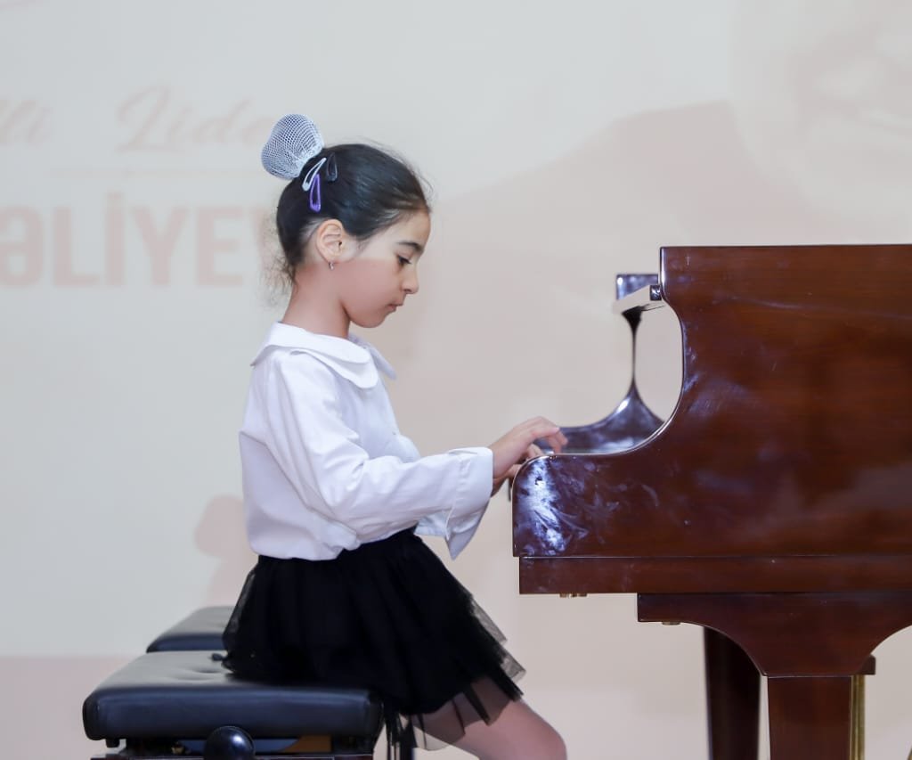 Bakı Xoreoqrafiya Akademiyasında Ümummilli lider Heydər Əliyevin ildönümünə həsr olunmuş konsert proqramı keçirilib Bakı Xoreoqrafiya Akademiyasında Ümummilli lider Heydər Əliyevin ildönümünə həsr olunmuş konsert proqramı keçirilib
