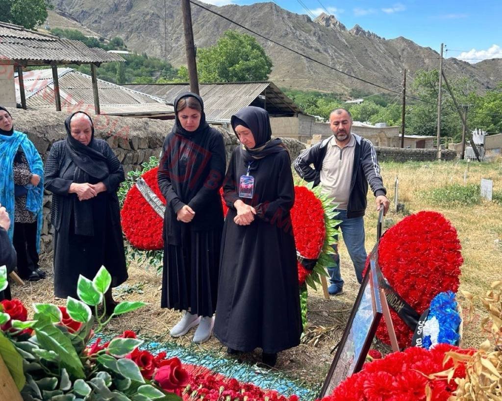 Şəhid anaları Ceyhun Hüseynovun məzarı başında – FOTO/VİDEO