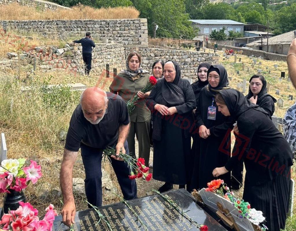 Şəhid anaları Ceyhun Hüseynovun məzarı başında – FOTO/VİDEO