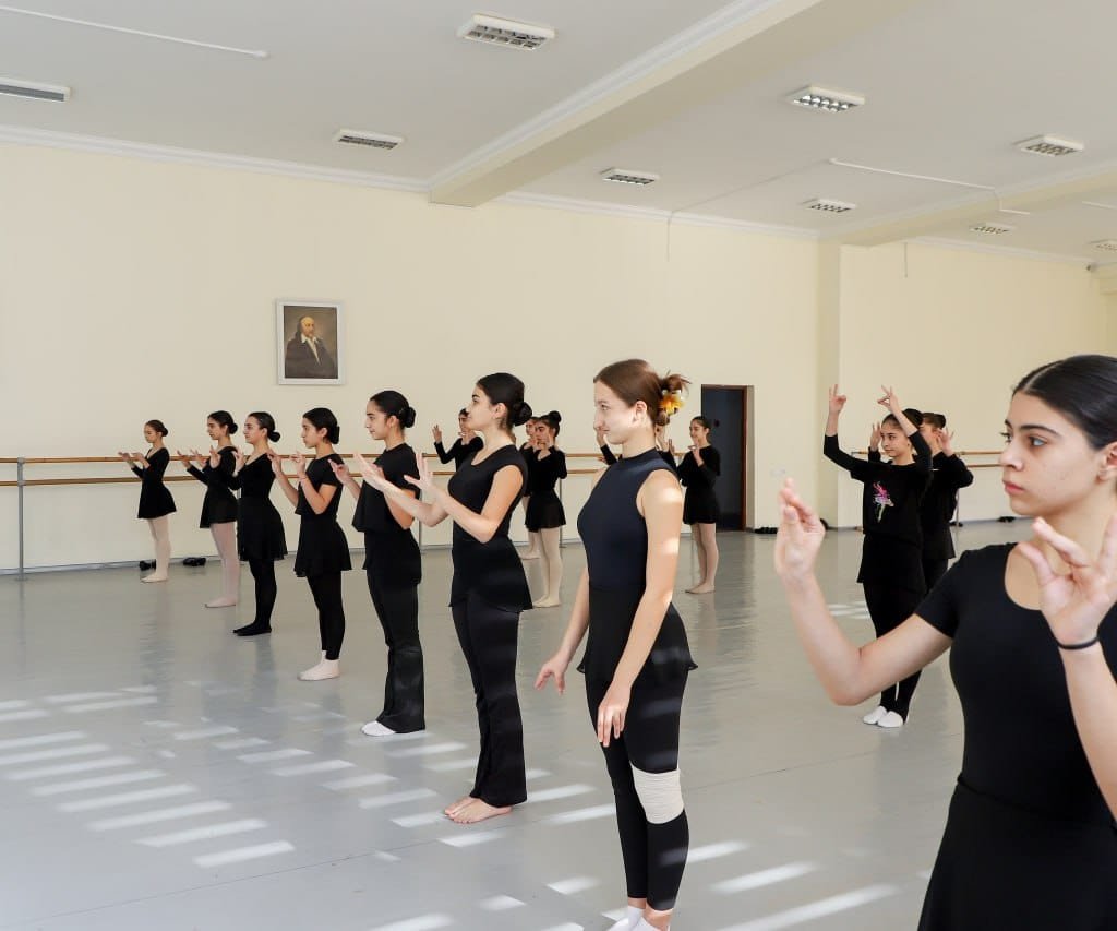Qazaxıstanlı mütəxəssis Bakı Xoreoqrafiya Akademiyasında ustad dərsləri keçirib
