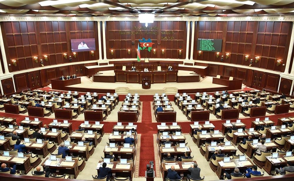 Plenar iclas başladı - Ombudsman hesabat verir