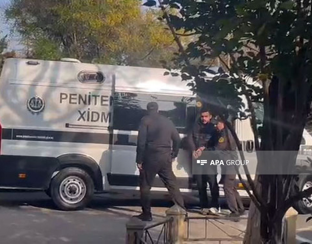 Şəhidlər xiyabanında qeyri-etik videolar çəkən əcnəbilərin məhkəməsində şahidlər dindirilib